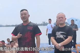 里夫斯：我也是拉塞尔的粉丝 他的篮球技艺无可匹敌